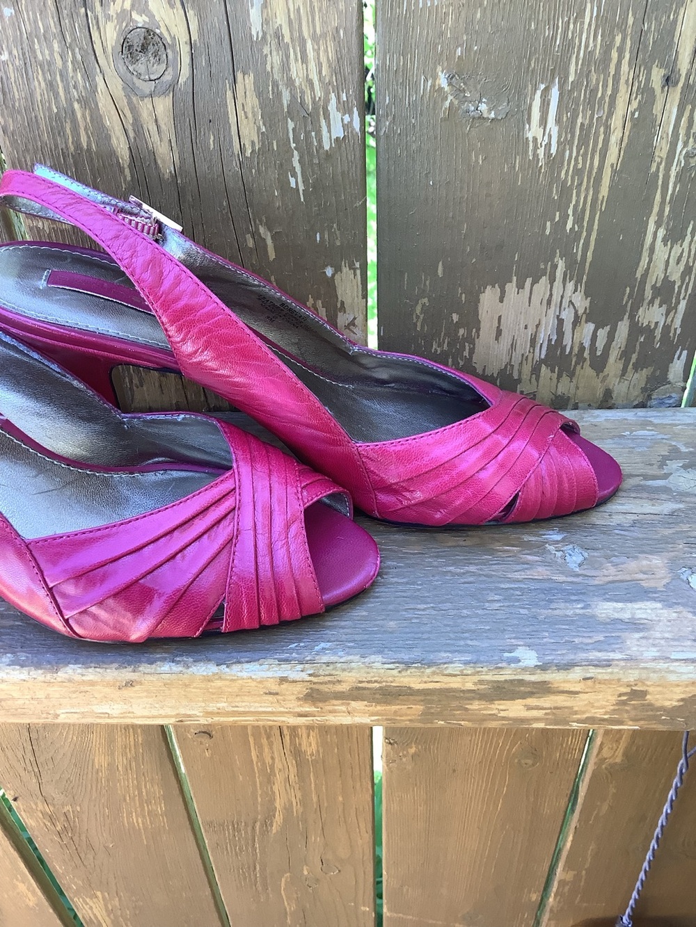 Y2K Bandolino Fuchsia Pink Leather Slingback Peep Toe Heels Size 8 - Picture 4 of 12